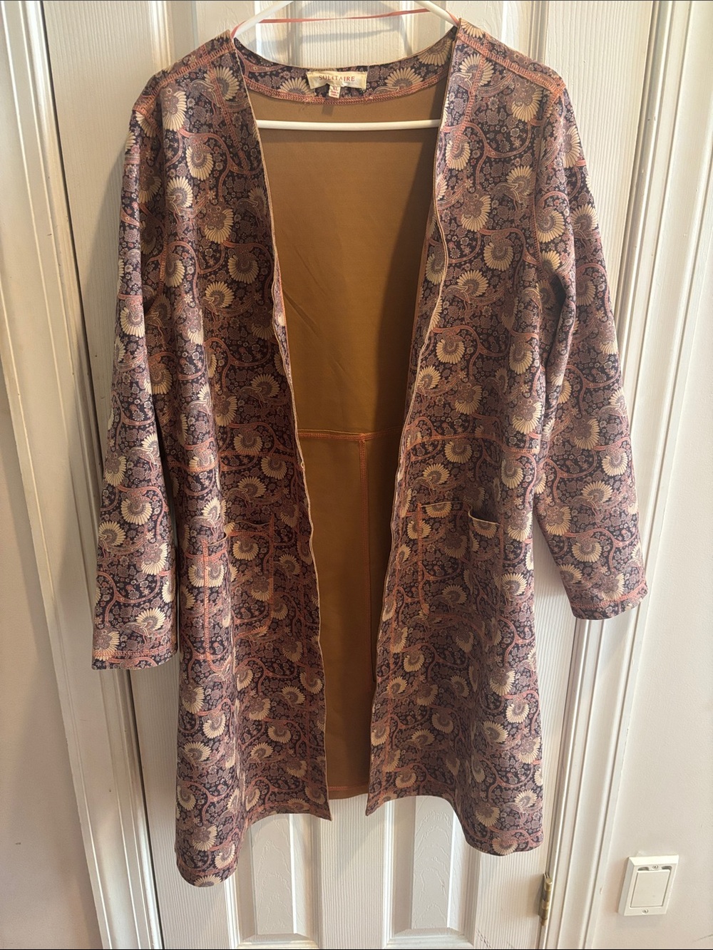 Solitaire Womens Open Front Topper. XL. 3/4 sleeves. Taupe and brown.